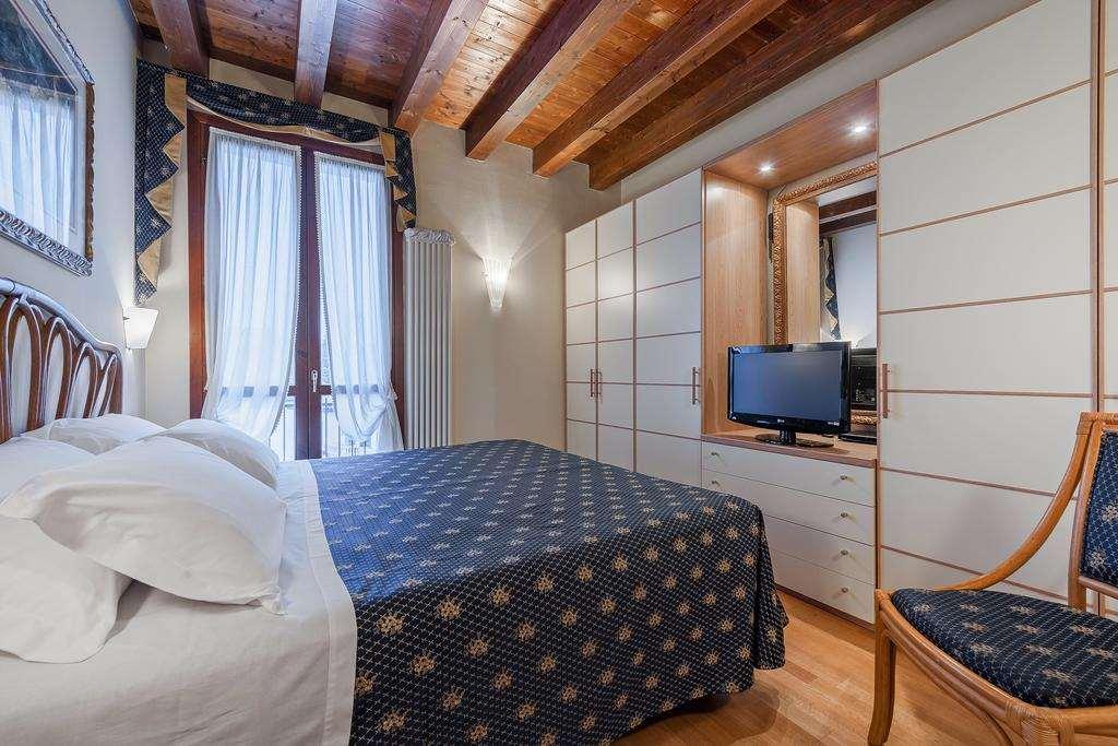 Palazzo Brando - Living Apartments Trévise Chambre photo